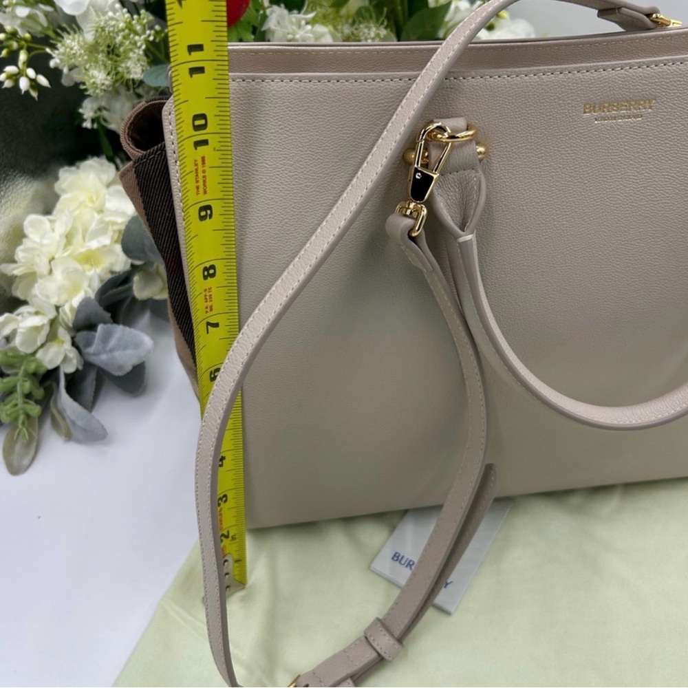 Women's Burberry large banwell canvas and leather satchel/shoulder bag NWT - Picture 15 of 16